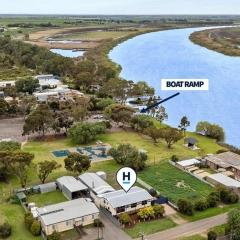 River Reserve Retreat - A cosy 3 bedroom home