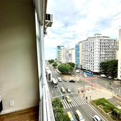 Apartamento a 1 Quadra da Praia de Copacabana – Conforto e Localização Perfeita