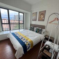 Yihuju 3-Bedroom, 2-Living Room Suite