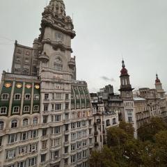 Ventanas al Palacio Barolo, Avenida de Mayo