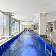 2-Bed City Retreat with Gym and Pool Access