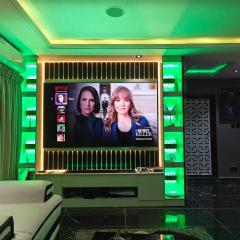 The Noire Haven - Modern Home with Fast Wi-Fi