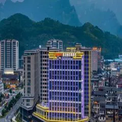 Hampton by Hilton Zhangjiajie Tianmen Mountain -Situated opposite the Tianmen Mountain Cable Car Station -Provide free airport shuttle service - English-speaking customer service