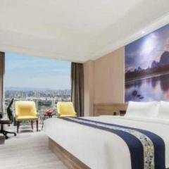 Vienna Hotel Shenzhen Pinghu Shuangyong Street Metro Station
