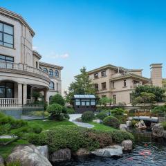 Floral Luxury Hengdian Jiuqilu B&B