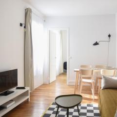 Bright apartment near Montmartre