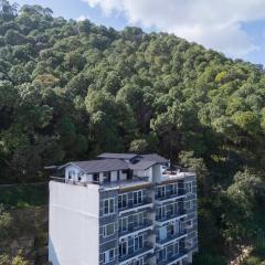 StayVista at Raga Living - Mountain Views, Bonfire