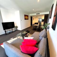 Perfectly Located Modern Apartment - Canberra CBD