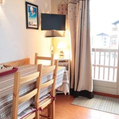 Studio chaleureux 4 pers, centre village, proche pistes et commerces, balcon sud-ouest - FR-1-572-105