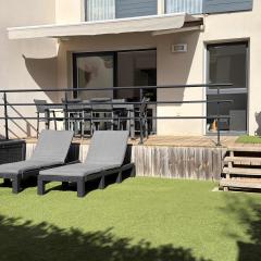 Spacieuse villa moderne à 500m de la plage dans une résidence