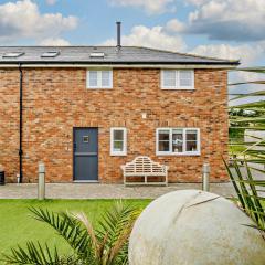 3 Bed in Newport 90253