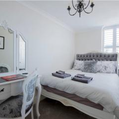 2 Bed Apt - Sea Views Seafront Location & Parking