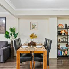 3BR Townhouse Stylish Living in Sunnybank Hills