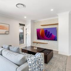 Cozy Family Home near Shops and Transport with Pool