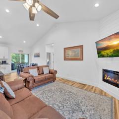 Sleeps 10, HotTub, Game Room, Views, Pet Friendly