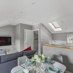 Stylish 2BR Retreat Steps from Kings Cross