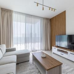 Modern 1BR Apartment with City View