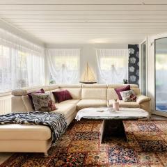 Große Helle Wohnung am Wald in Bad Saarow Nahe Grünheide und Berlin Souterrain