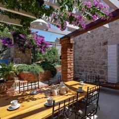 Stunning Home In Sutivan With Private Swimming Pool, Can Be Inside Or Outside