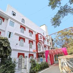 Hotel O Raas Near Hira Sweet