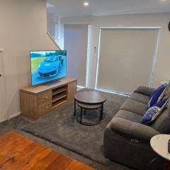 Modern 3-Level City Apartment Prime Cashel Street