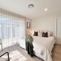 Cure Guest Suite - The Meadows