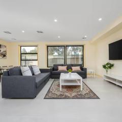 Fantastic Large Family Home, 6 Mins to Melbourne Airport