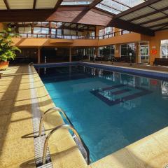 Cobertura no Residencial Village no Centro de Gramado, com Piscina Aquecida e Jacuzzi