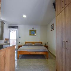 Apartments Jaklin - Studio Apartment with Balcony and Sea View