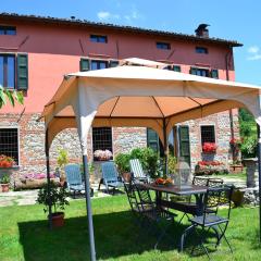 Tuscan Farmhouse in Castiglione di Garfagnana with Garden