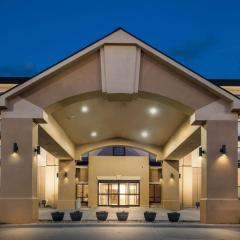 Days Inn & Suites by Wyndham Cedar Rapids