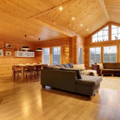 Arctic Wilderness Lodge 4BDR, Sauna, Wifi & Hut
