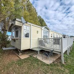 Lovely Caravan At Manor Park, Nearby Hunstanton Beach In Norfolk Ref 23029T