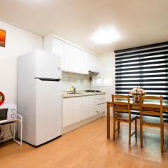 홍대입구역 6번출구 큰집 2Room 파티가능 전체사용