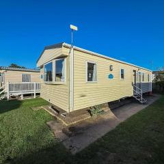 Lovely Caravan For Hire At Manor Park In Hunstanton Ref 23053B