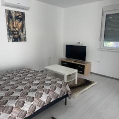 Elena Airport Apartments