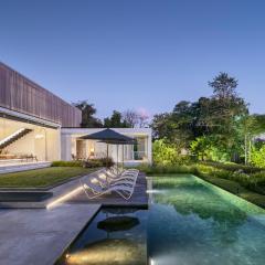 La Maison d'Ulysse - Luxury 4-Bedroom Villa with Pool in Canggu
