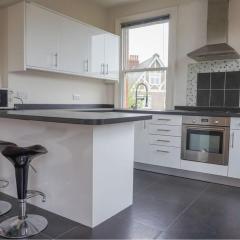 Newly refurbished flat with Free Parking