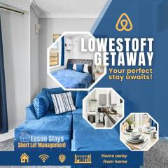 Lowestoft Seaside Escape by Eason Stays, Free Parking next to Sea Front