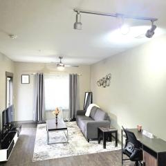 Gorgeous Uptown Apartment with Pool