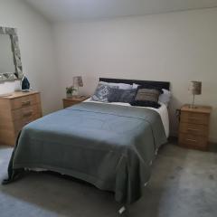 4beds, 2 bedrooms Contractor,Parking