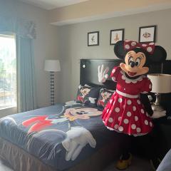 Free Shuttle To All Parks Shopping King & Queen