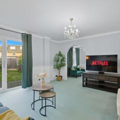 Stylish 4BR Home in Romford with Garden & Parking