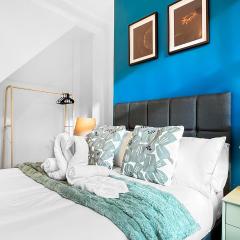 Stylish 3 bed home in Burnley by Lyx Stays, Ideal for Contractors, Weekend Getaways and Business Travellers - with Free Parking