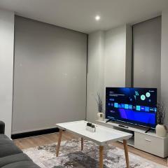 Premium 2BR Apt in City Centre, Deluxe Retreat