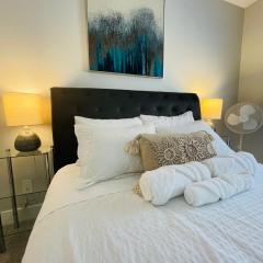 Casa Del Mar-A family Suite in Victoria