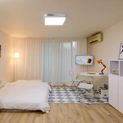 1'Near Hongdae Station, 30sec on foot