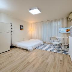 1'Near Hongdae Station, 30sec on foot