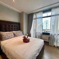 Quiet Condo with Fast WiFi, Own Balcony, Pool and Gym