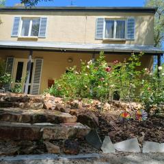 Dennis Cottage Clare Valley , Auburn